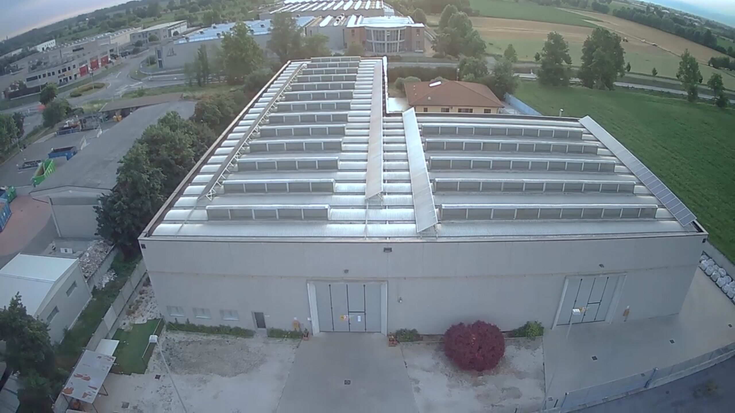 EUROCOMAT S.r.l. - Esperienza e innovazione nella progettazione e realizzazione di macchinari automatizzati e strutture su misura per industrie e privati, con focus sul settore calzaturiero e agricolo